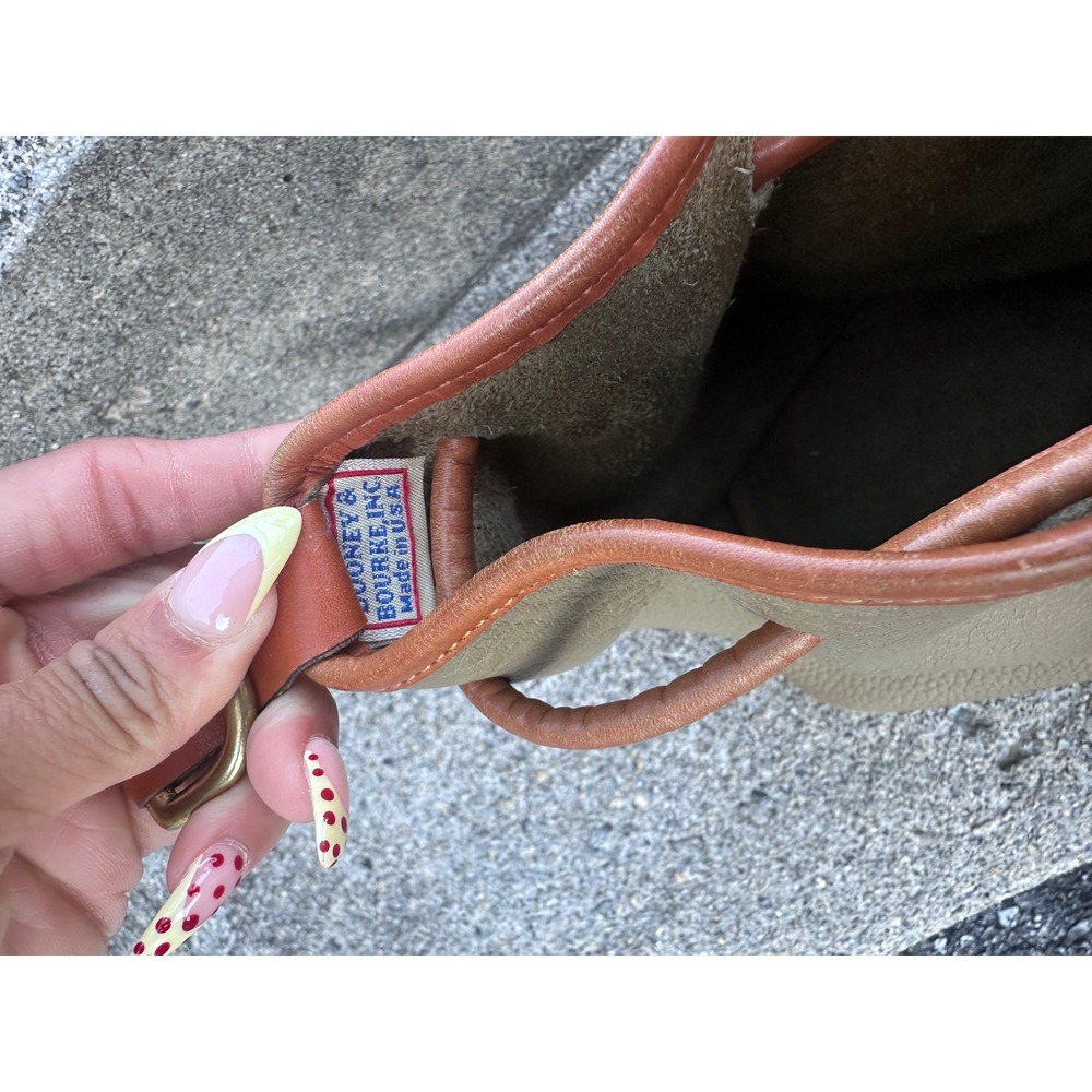 Vintage Dooney & Bourke All Weather Leather Bucket Bag Taupe Tan Crossbody USA - Picture 7 of 7